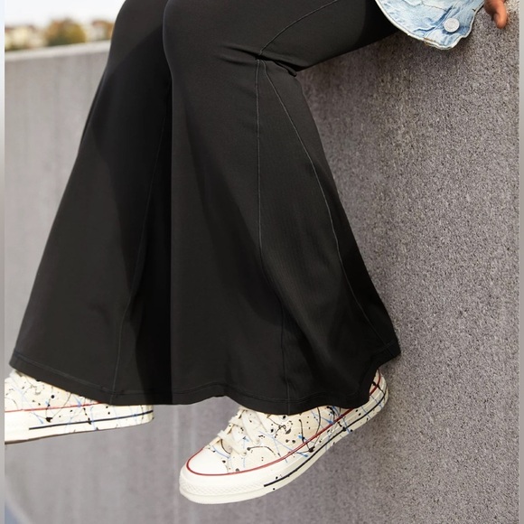 OFFLINE By Aerie Real Me High Waisted Crossover Super Flare Legging Small - Picture 13 of 13